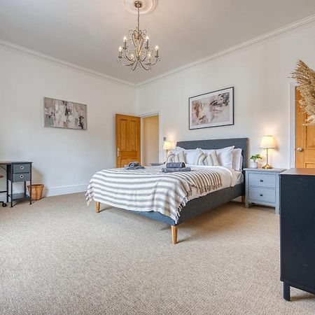 2 Bed Stunning Chic Modern Spacious Apt, Ocean Village, Southampton - Plenty Of Parking - By Blue Puffin Stays Exterior photo