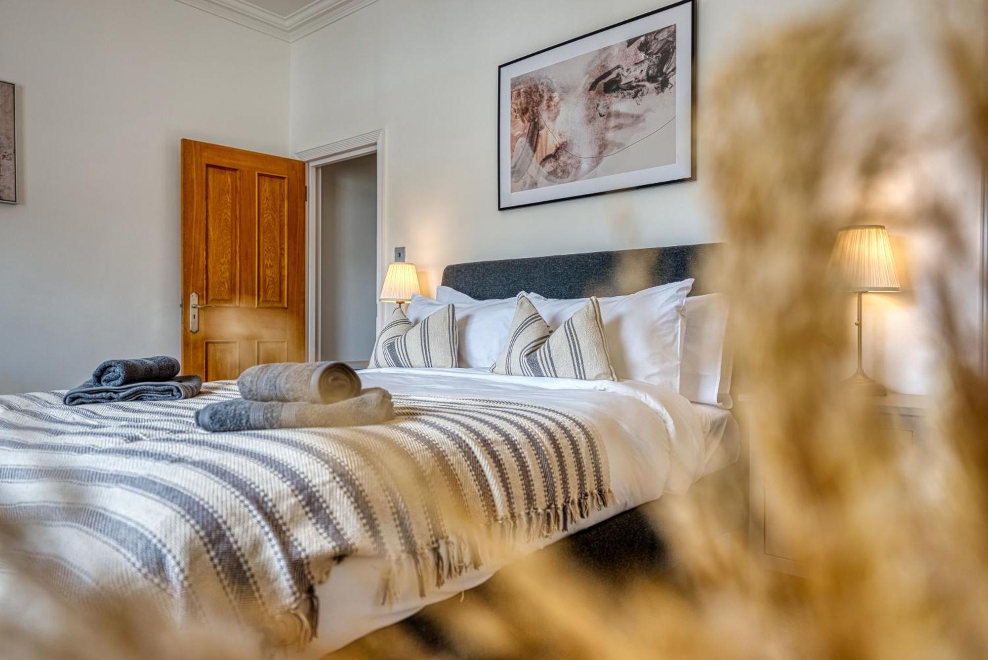 2 Bed Stunning Chic Modern Spacious Apt, Ocean Village, Southampton - Plenty Of Parking - By Blue Puffin Stays Exterior photo