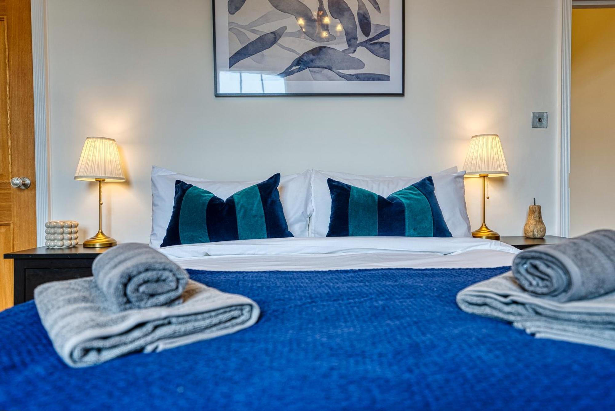 2 Bed Stunning Chic Modern Spacious Apt, Ocean Village, Southampton - Plenty Of Parking - By Blue Puffin Stays Exterior photo