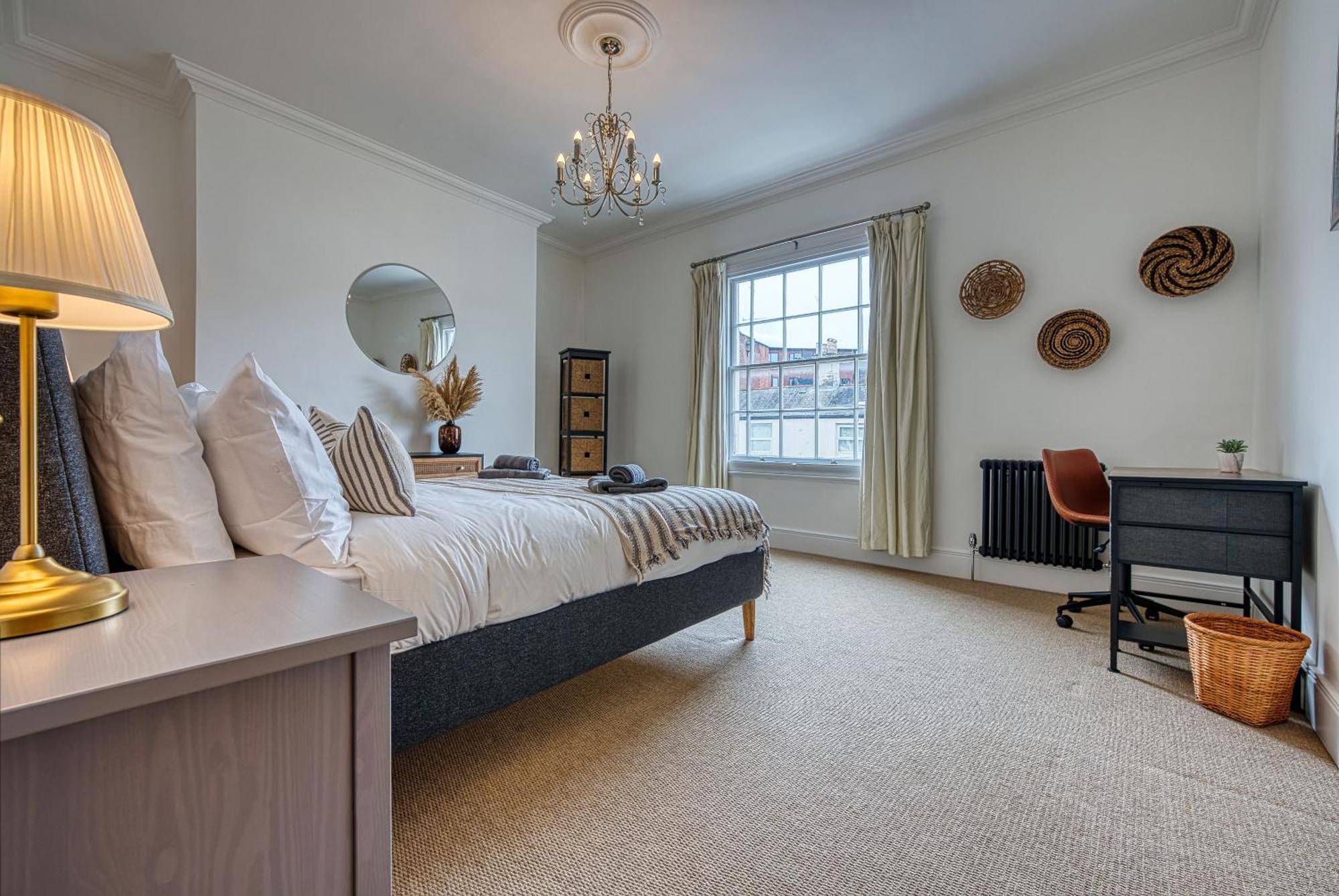2 Bed Stunning Chic Modern Spacious Apt, Ocean Village, Southampton - Plenty Of Parking - By Blue Puffin Stays Exterior photo