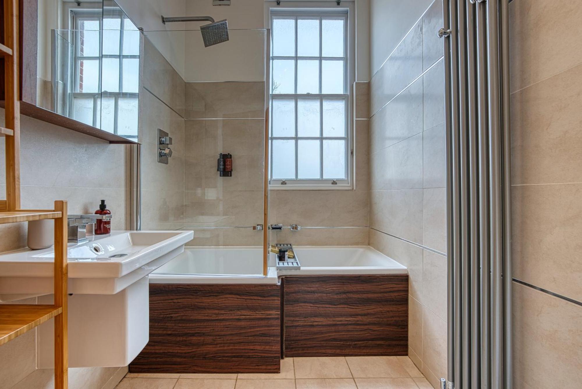 2 Bed Stunning Chic Modern Spacious Apt, Ocean Village, Southampton - Plenty Of Parking - By Blue Puffin Stays Exterior photo