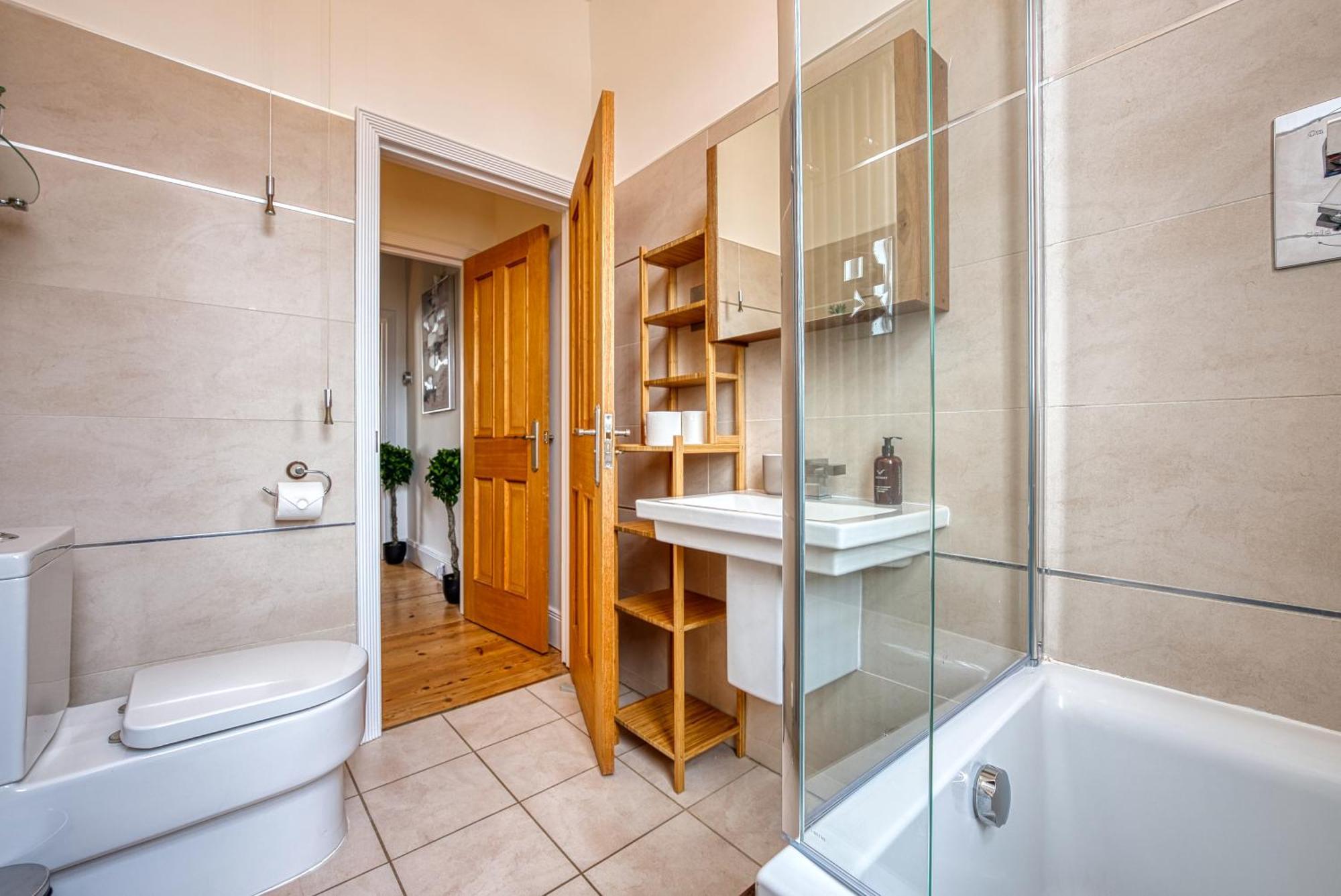 2 Bed Stunning Chic Modern Spacious Apt, Ocean Village, Southampton - Plenty Of Parking - By Blue Puffin Stays Exterior photo