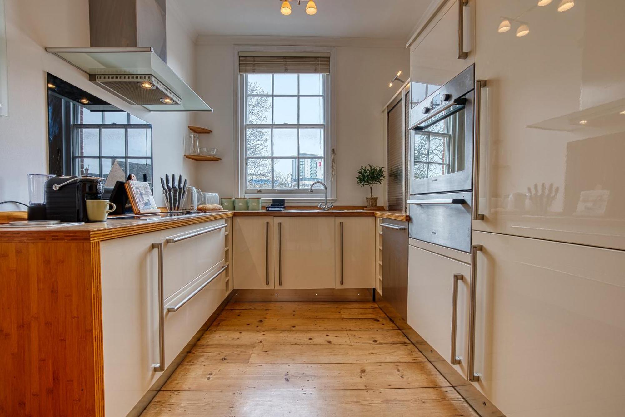 2 Bed Stunning Chic Modern Spacious Apt, Ocean Village, Southampton - Plenty Of Parking - By Blue Puffin Stays Exterior photo