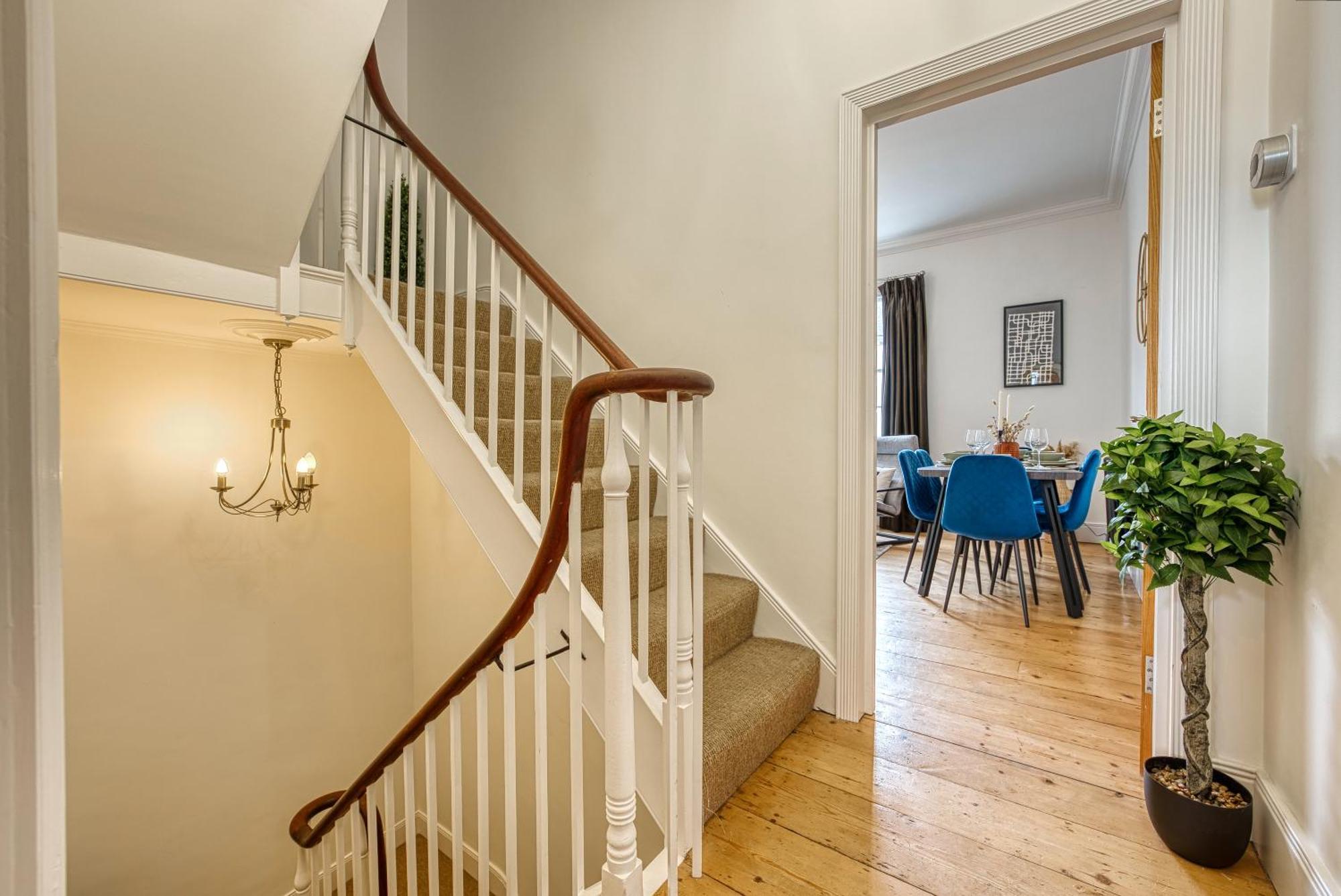 2 Bed Stunning Chic Modern Spacious Apt, Ocean Village, Southampton - Plenty Of Parking - By Blue Puffin Stays Exterior photo