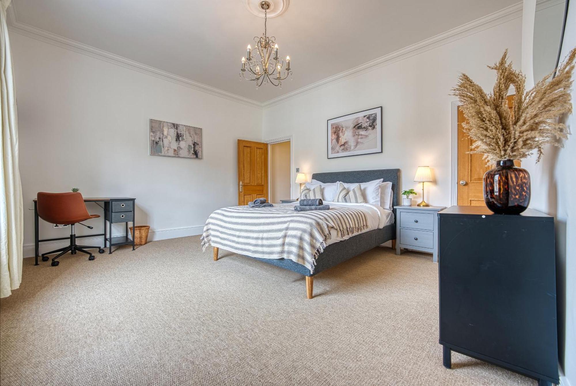 2 Bed Stunning Chic Modern Spacious Apt, Ocean Village, Southampton - Plenty Of Parking - By Blue Puffin Stays Exterior photo