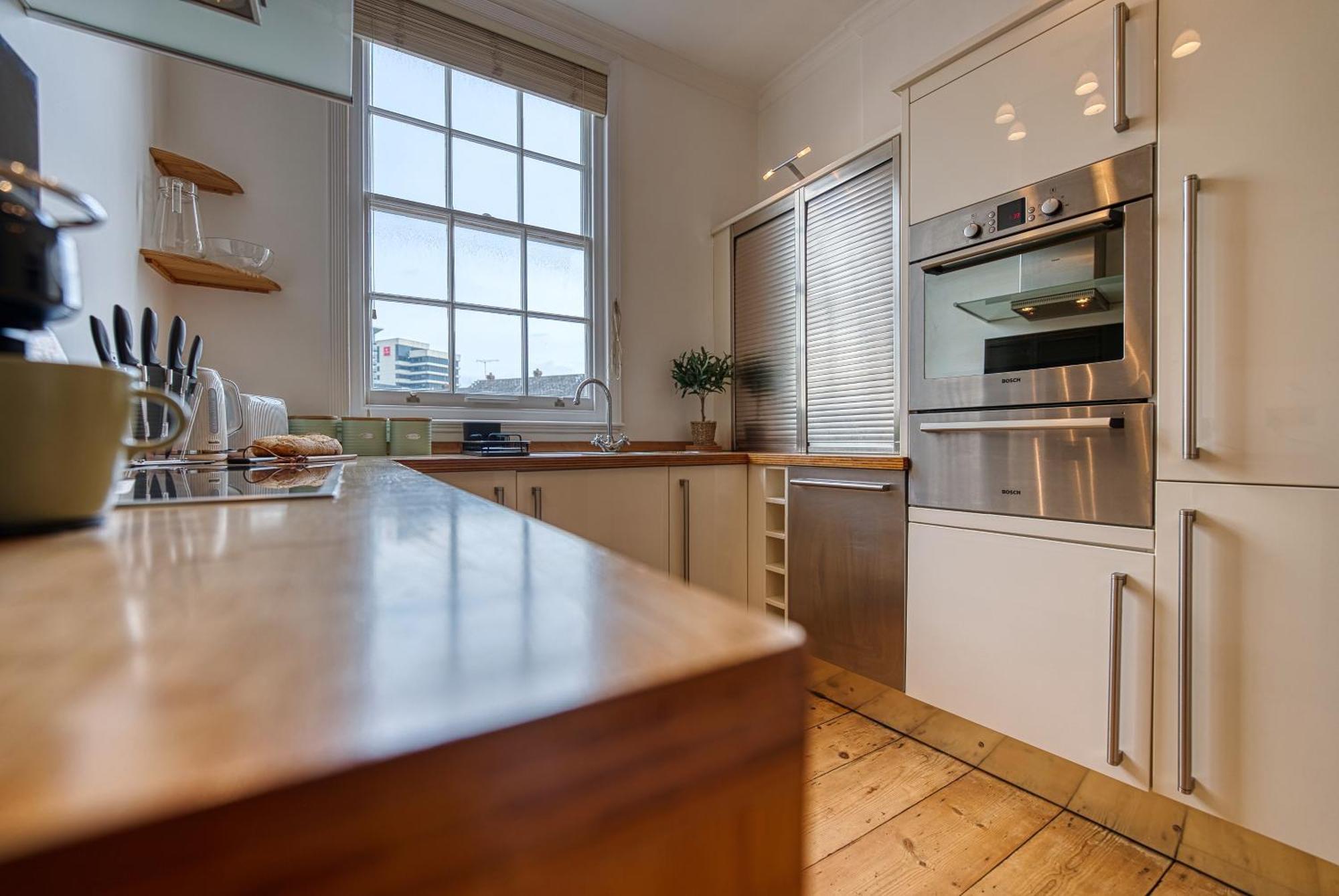 2 Bed Stunning Chic Modern Spacious Apt, Ocean Village, Southampton - Plenty Of Parking - By Blue Puffin Stays Exterior photo