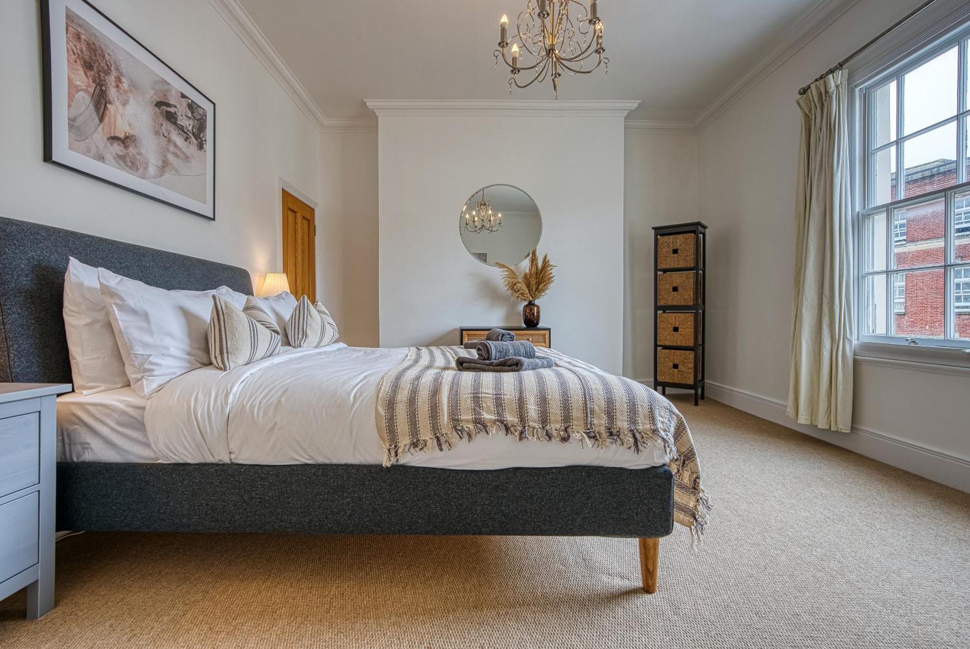 2 Bed Stunning Chic Modern Spacious Apt, Ocean Village, Southampton - Plenty Of Parking - By Blue Puffin Stays Exterior photo