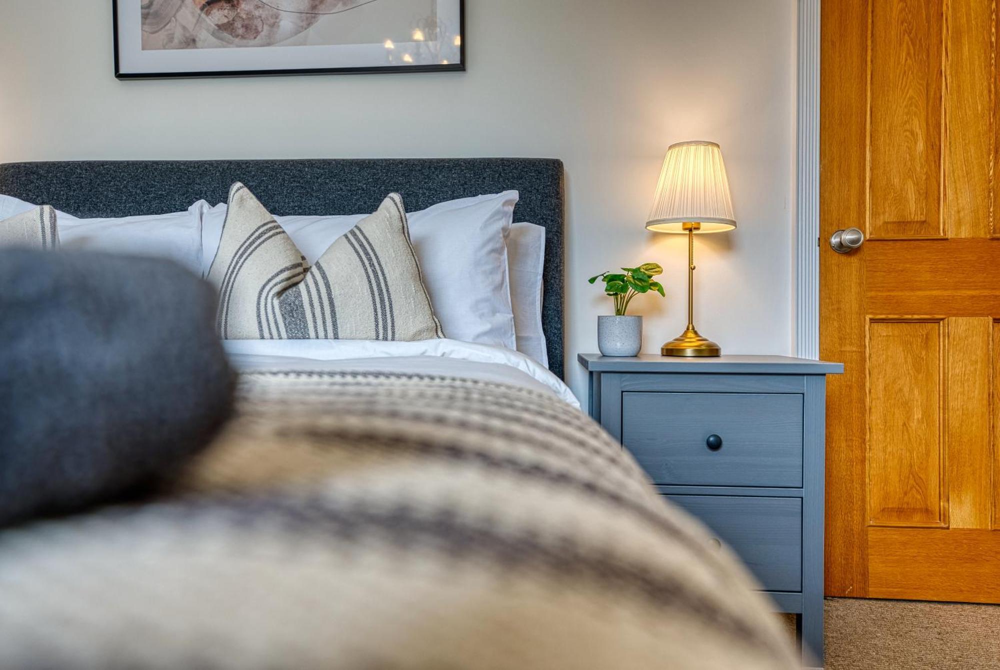 2 Bed Stunning Chic Modern Spacious Apt, Ocean Village, Southampton - Plenty Of Parking - By Blue Puffin Stays Exterior photo