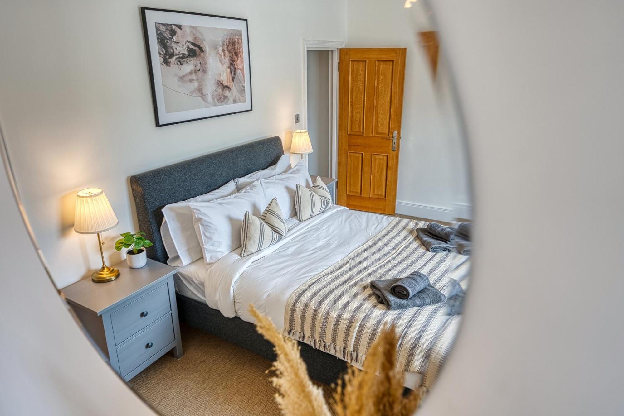 2 Bed Stunning Chic Modern Spacious Apt, Ocean Village, Southampton - Plenty Of Parking - By Blue Puffin Stays Exterior photo